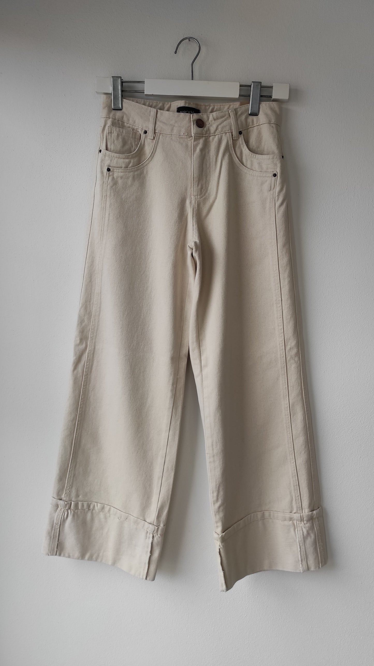 JEANS GAMBA LARGA CON CUCITURA